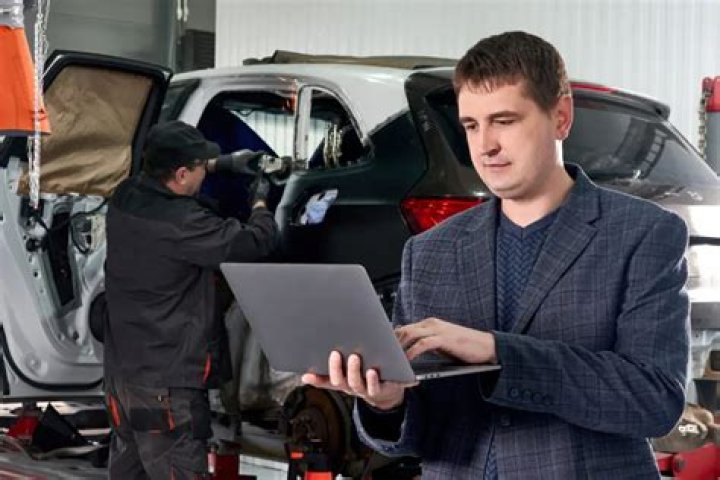 What is a body shop Manager?